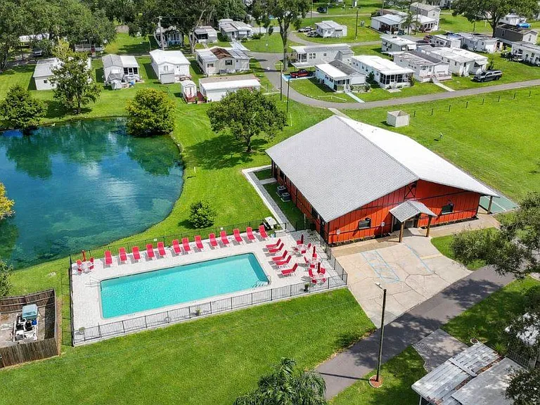 Dade City RV Resort — Photo 10