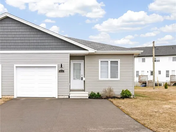 28 Aime St, Dieppe, NB E1A 9M3