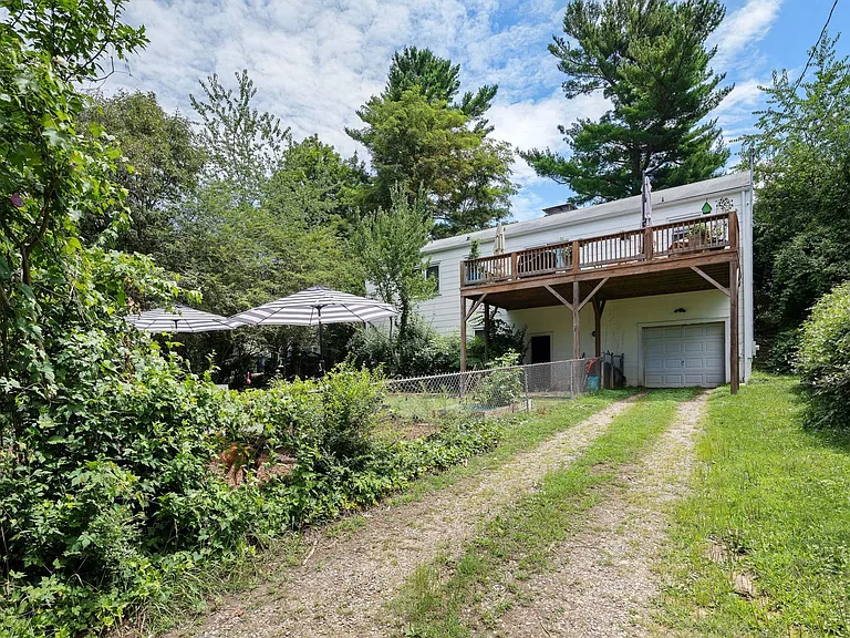 16 Lorraine Ave — Photo 24