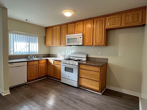 2nd image of 6929 Radford Ave