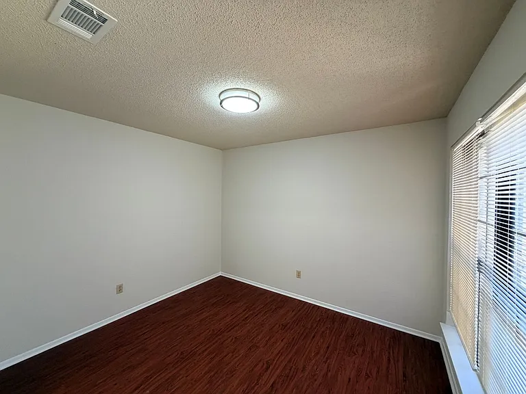 2013 James Pl — Photo 16