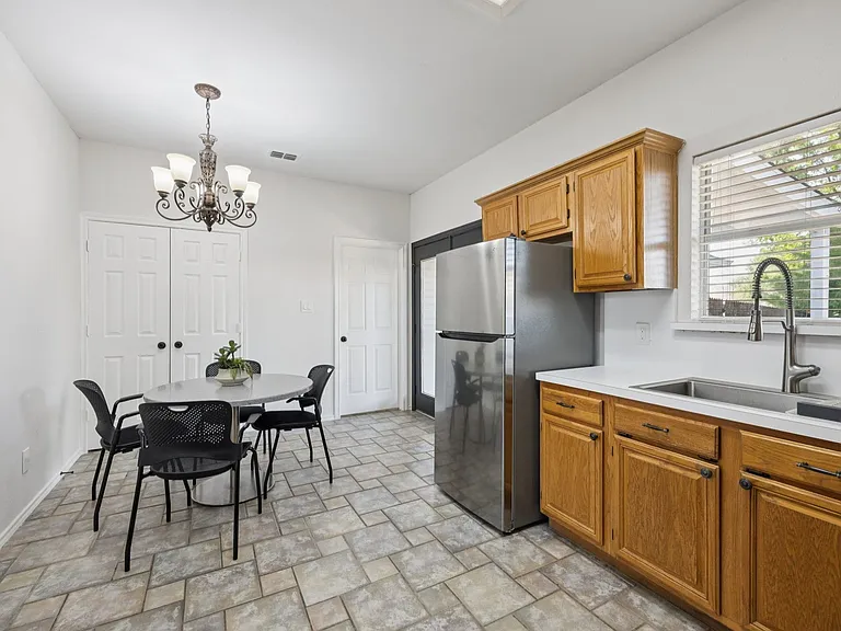 1823 Dew Valley Dr — Photo 10