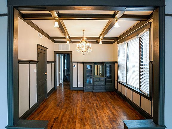 3rd image of 836 N Maplewood Ave #2
