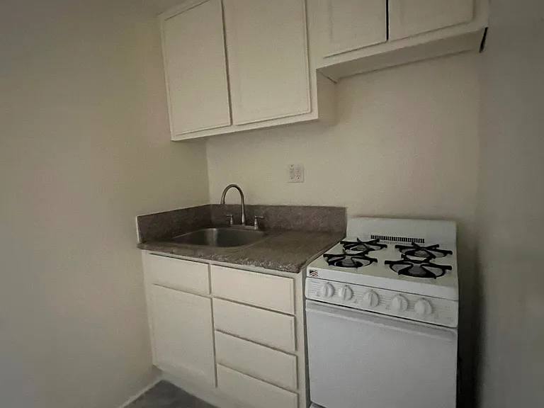 850 N Virginia Ct — Photo 8