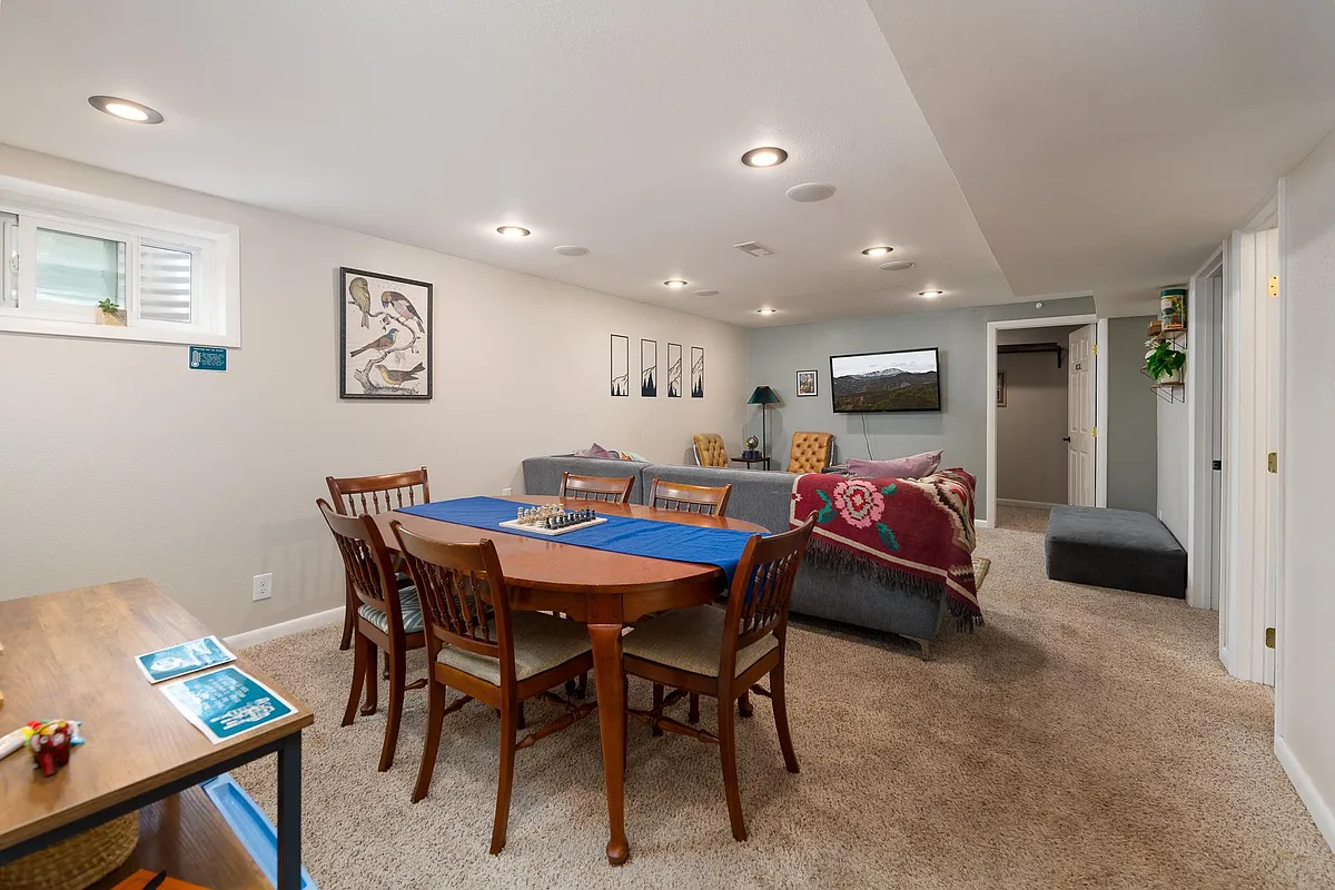 Building Photo - 2105 Eagle View Dr #2