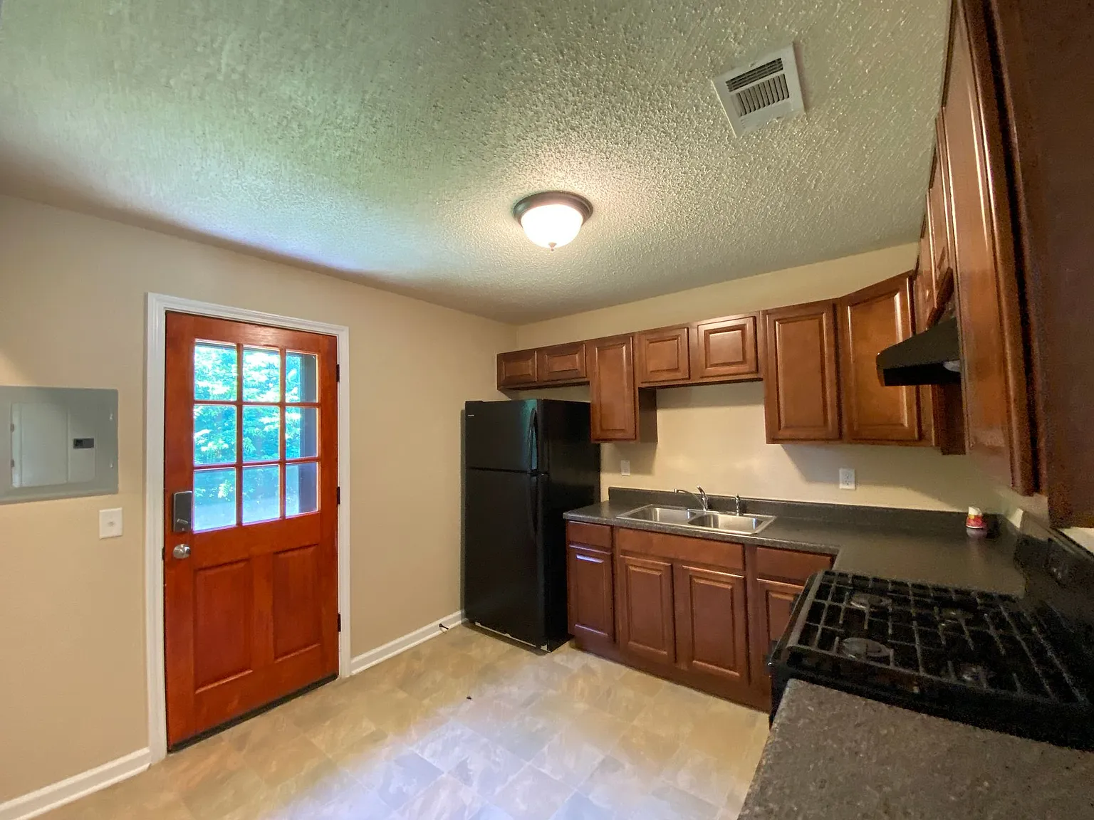 13 Hiland Pl B — Photo 2