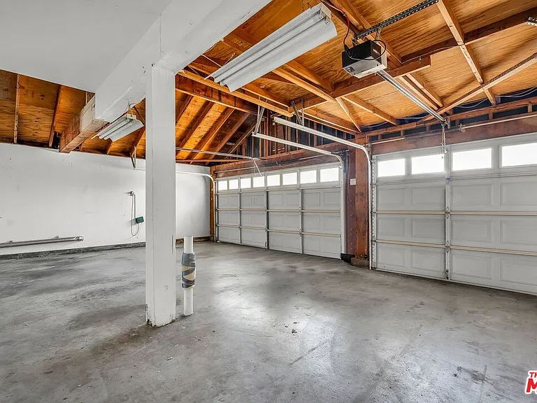 7513 W 83rd St — Photo 40