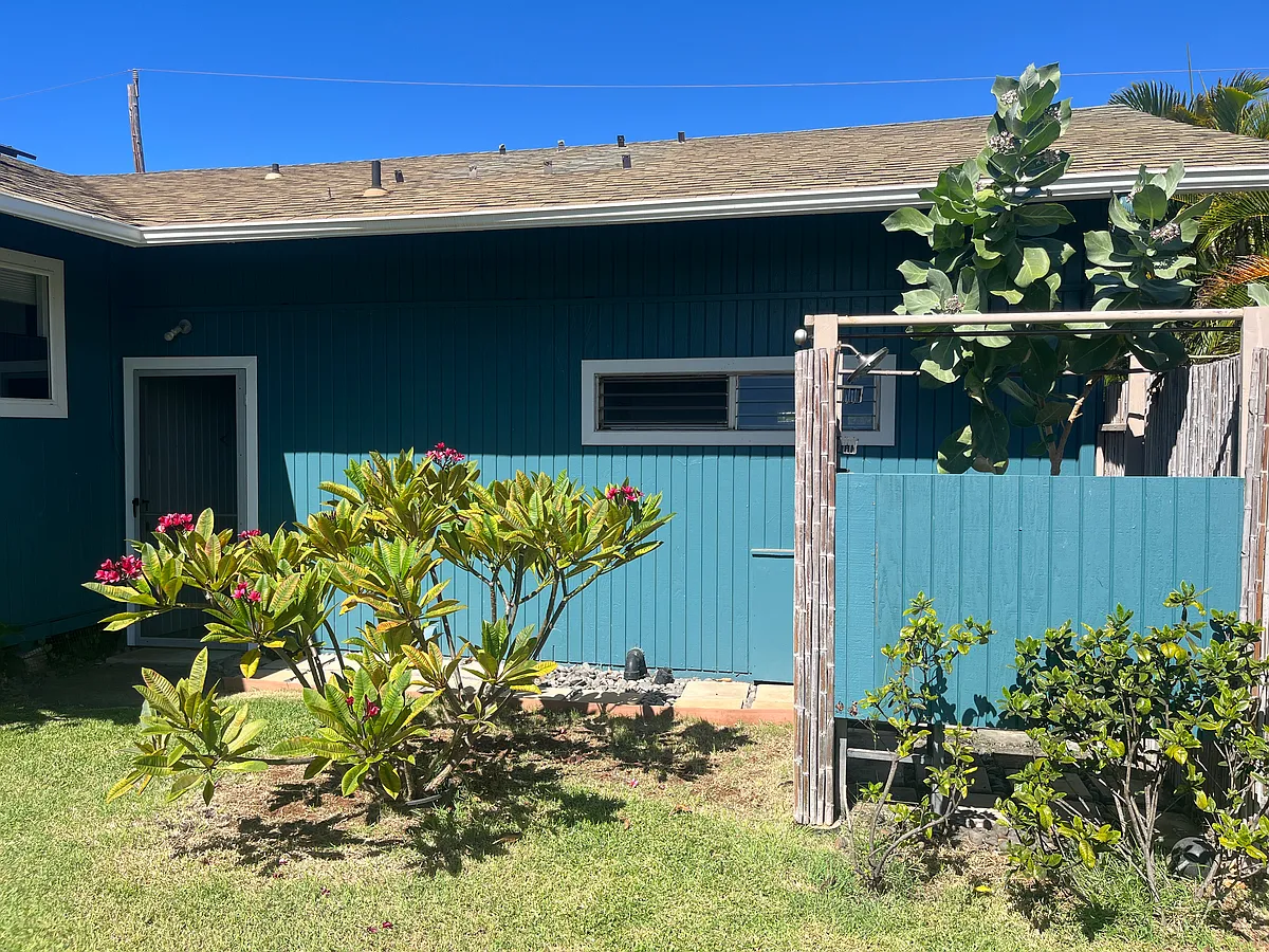 Building Photo - 360 Pililoko St #1