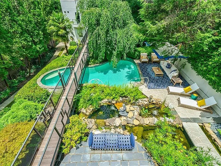 114 Lindbergh Dr NE — Photo 2