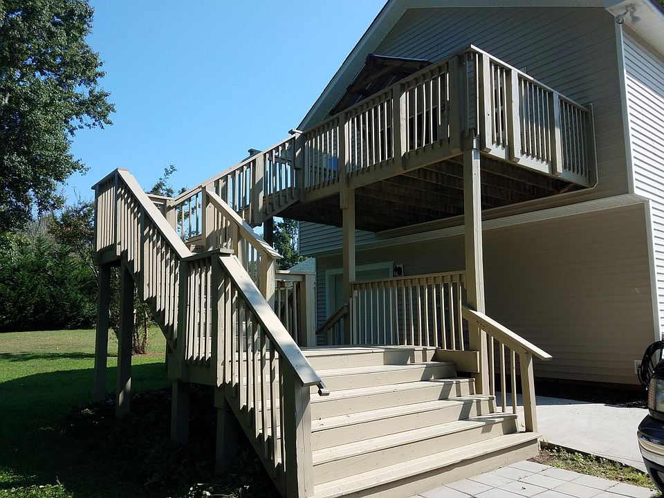 Full deck on entrance of apartment. With additional parking