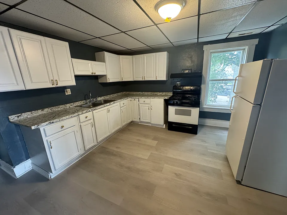 12 Hollywood St #2