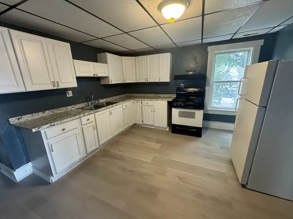 12 Hollywood St #2, Worcester, MA 01610