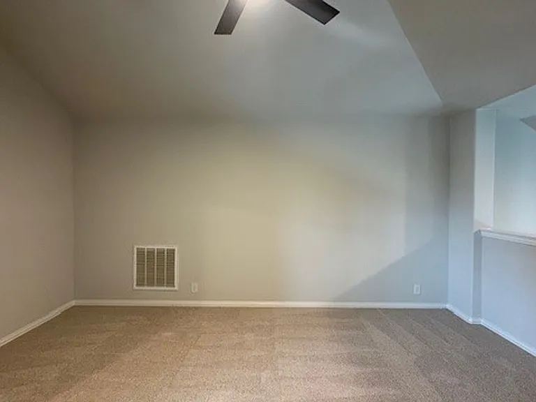 9400 Wellington Dr — Photo 15