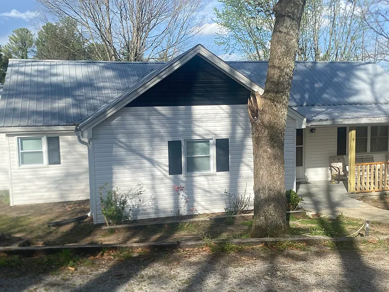 178 Oak St — Photo 1