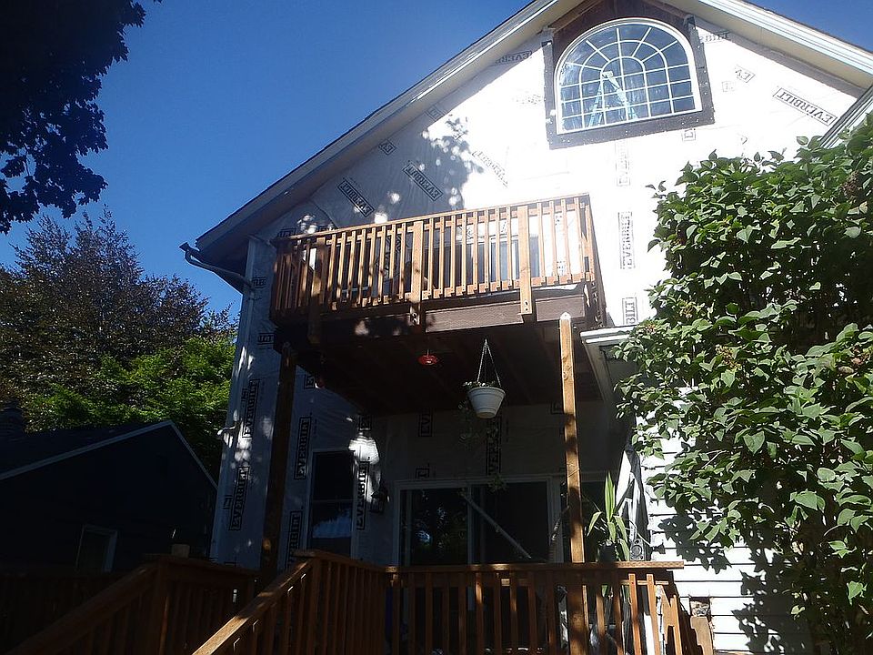 2nd image of 302 SE 74th Ave