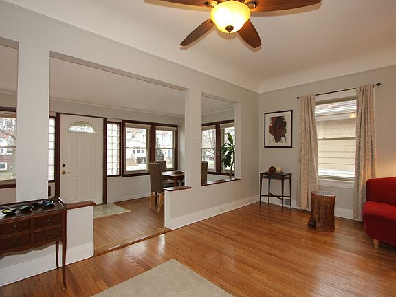 4th image of 1139 S Lombard Ave