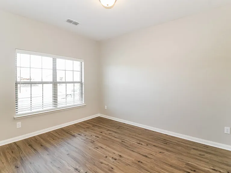 204 Aaron St — Photo 14