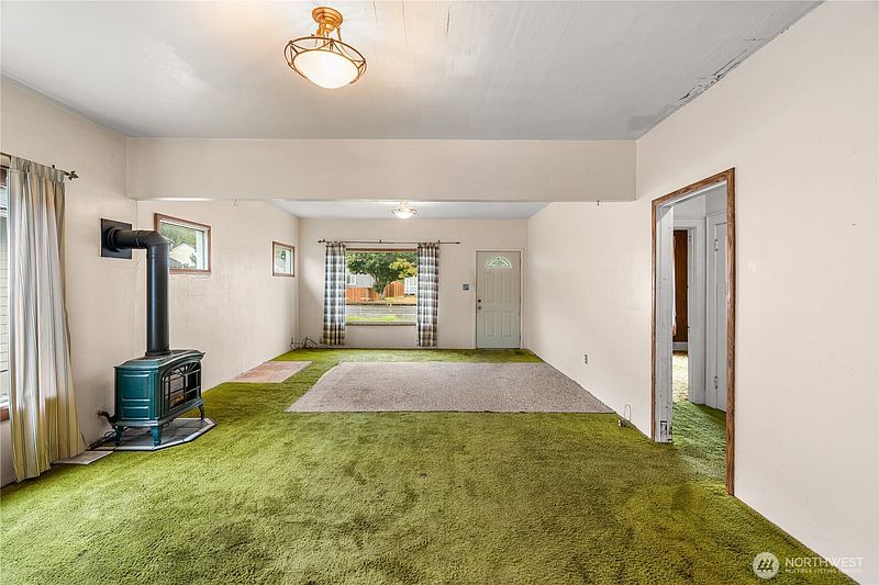 4th image of 1124 Lincoln Street