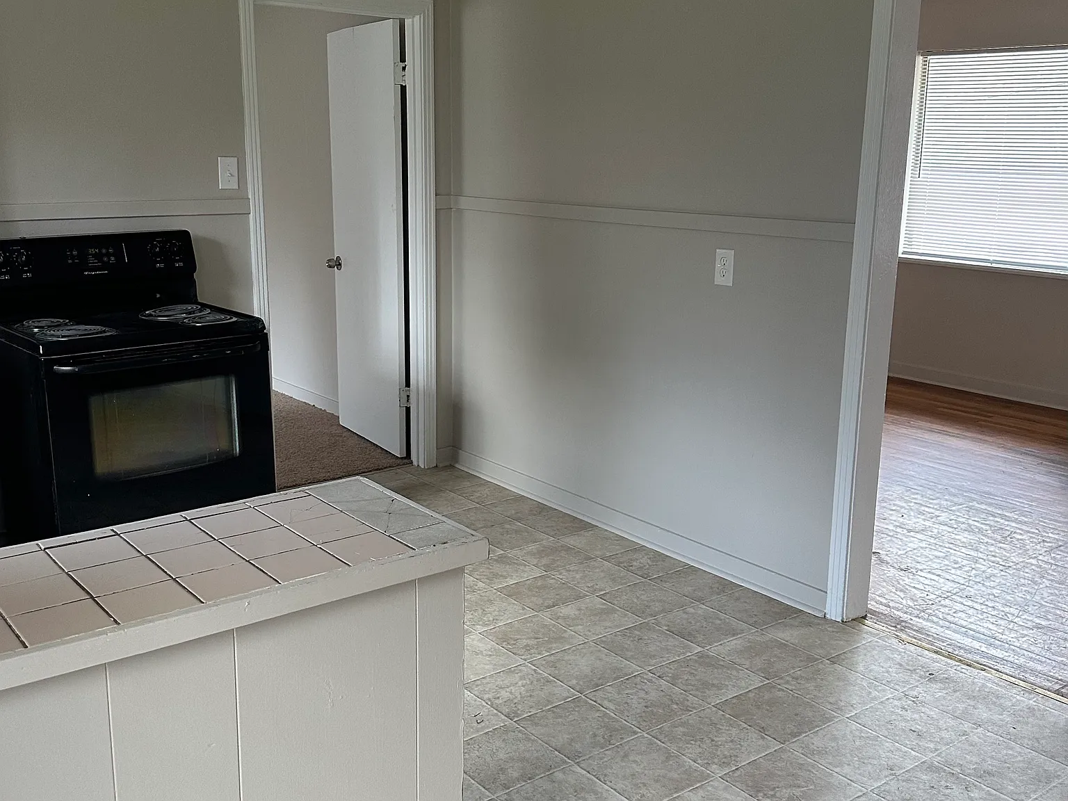 3 bed, 1129 sqft, $900 — Photo 4
