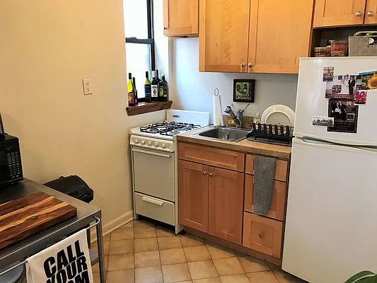 Rented by Joe Gotham LTD | media 12