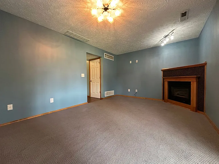 401 Park Creek Ct — Photo 15