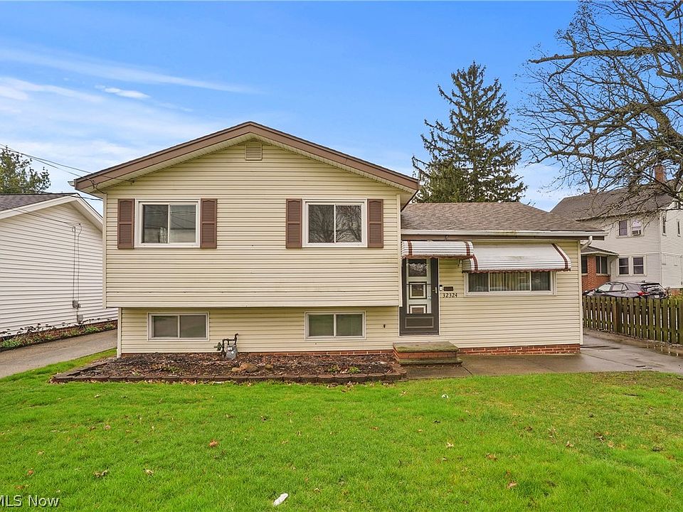 1st image of 32324 Willowick Dr