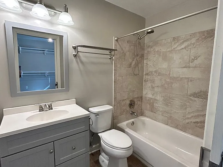 4224 Victory St — Photo 13