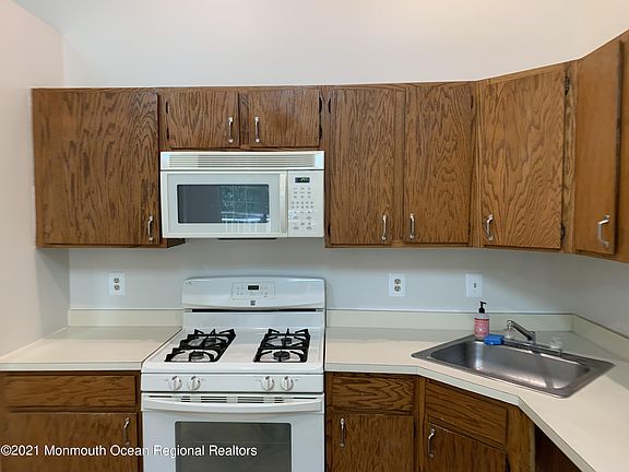 3rd image of 24 Iroquois Dr #24