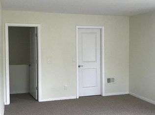 3150 Woods Cir, Detroit, MI 48207
