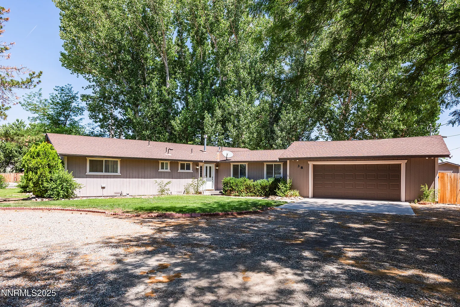 38 Willow Dr photo 1