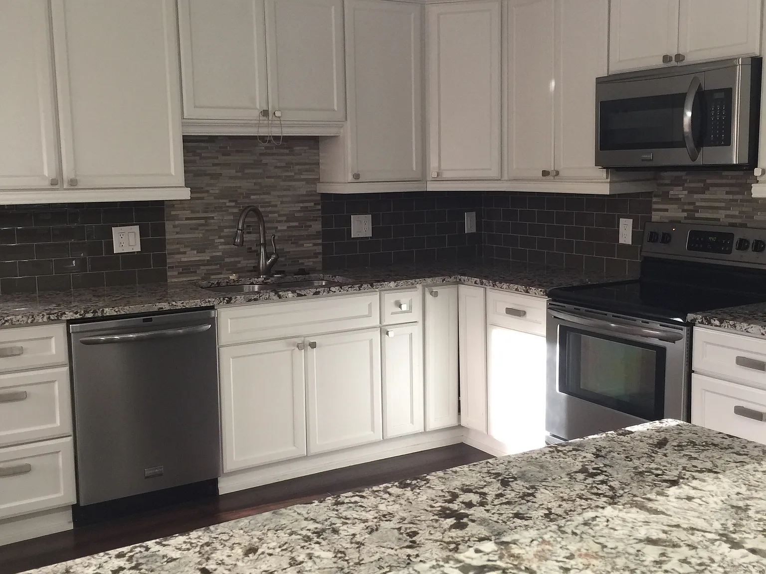 3 bed, 1450 sqft, $2,000 — Photo 2