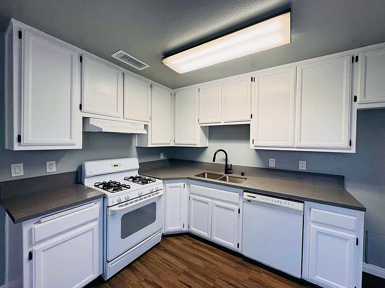 9633 N Loop Blvd #B — Photo 5
