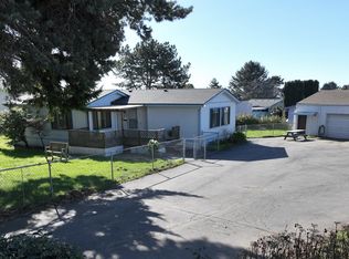 15978 Bayview Dr, Brookings, OR 97415