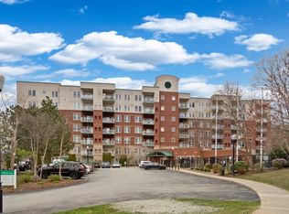 36 Village Rd APT 404, Middleton, MA 01949