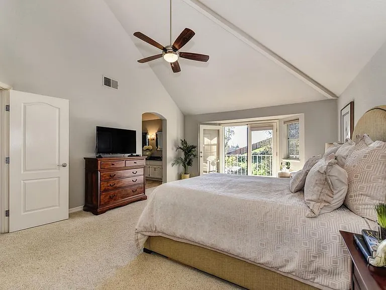 4650 Dorchester Ln — Photo 23