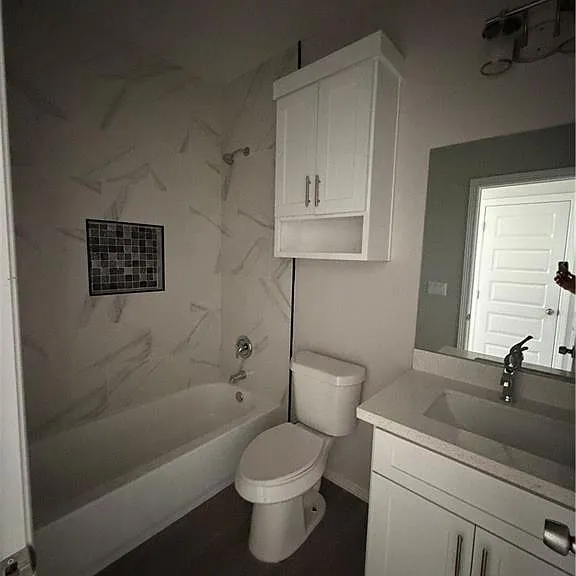 909 Deluxe St #4 — Photo 10
