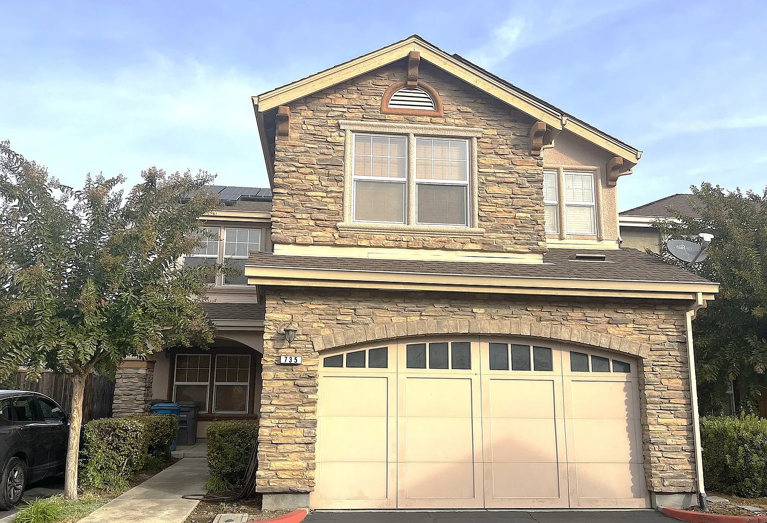735 Creekside Ct photo 1