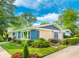 3120 Greenbriar Dr, Glenview, IL 60025