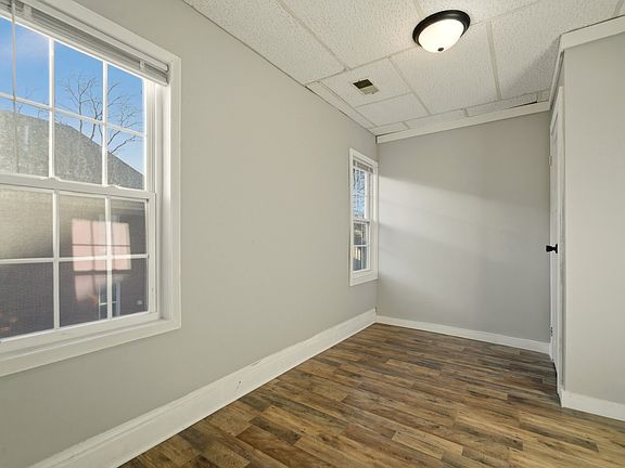 5th image of 208 E Barker Ave #2