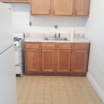 5th image of 2581 36th St #A5