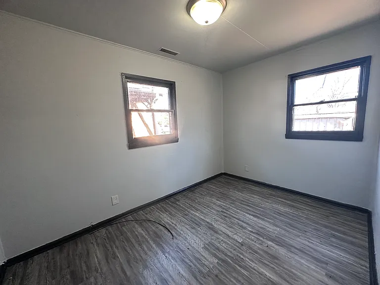 1005 Giddings St — Photo 10