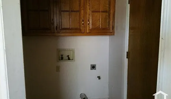 803 New England Ct — Photo 4