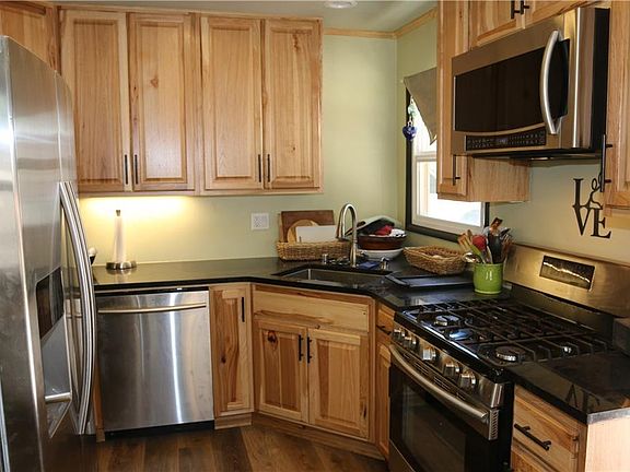 5th image of 452 Eureka Dr