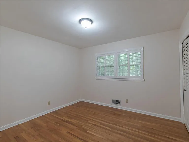 1110 Grimes Bridge Rd — Photo 18