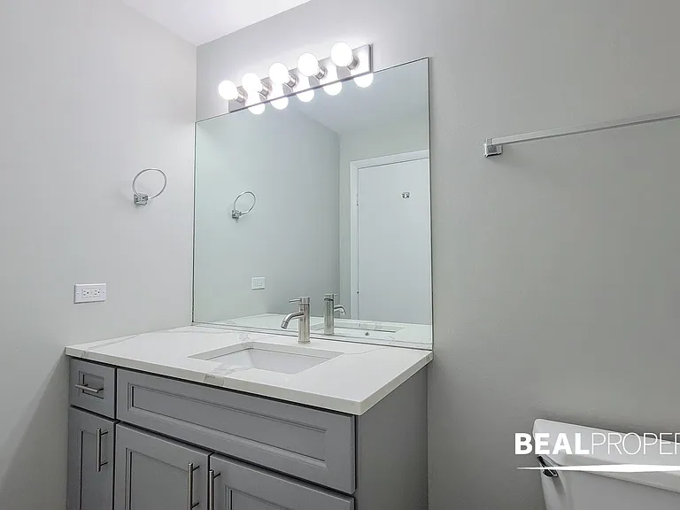 2320 N Damen Ave #2D — Photo 17