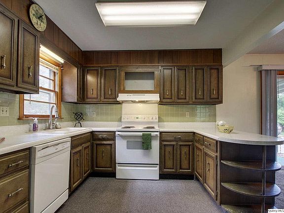 3rd image of 1819 Hilltop Dr