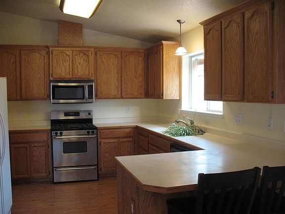 2nd image of 1055 Cameron Way