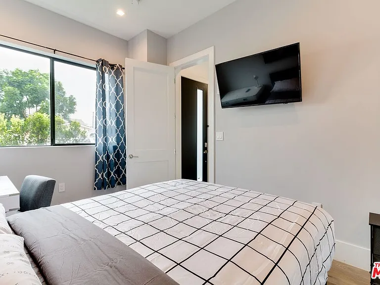 4826 W Pickford — Photo 10