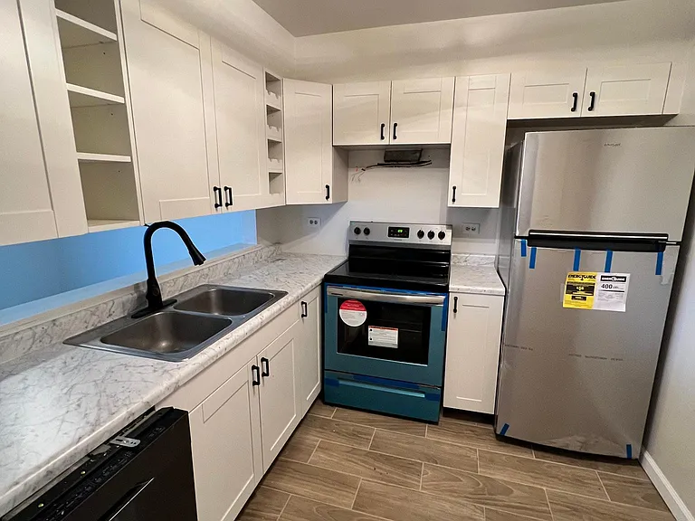 210 E Court Of Shorewood #6 — Photo 2