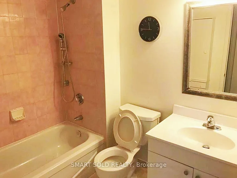 95 Prince Arthur Ave #711 — Photo 17